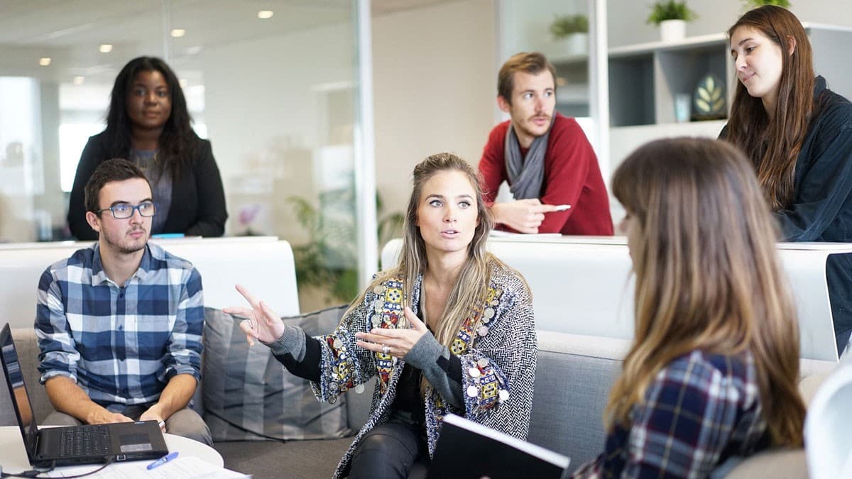 Top Reasons Small Businesses Outsource Their p-ayroll Services