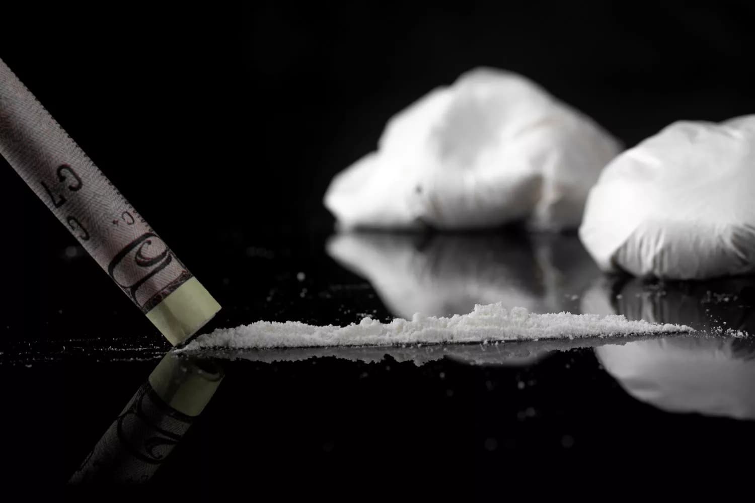 Understanding Online Drug Markets in the Context of Cocaine