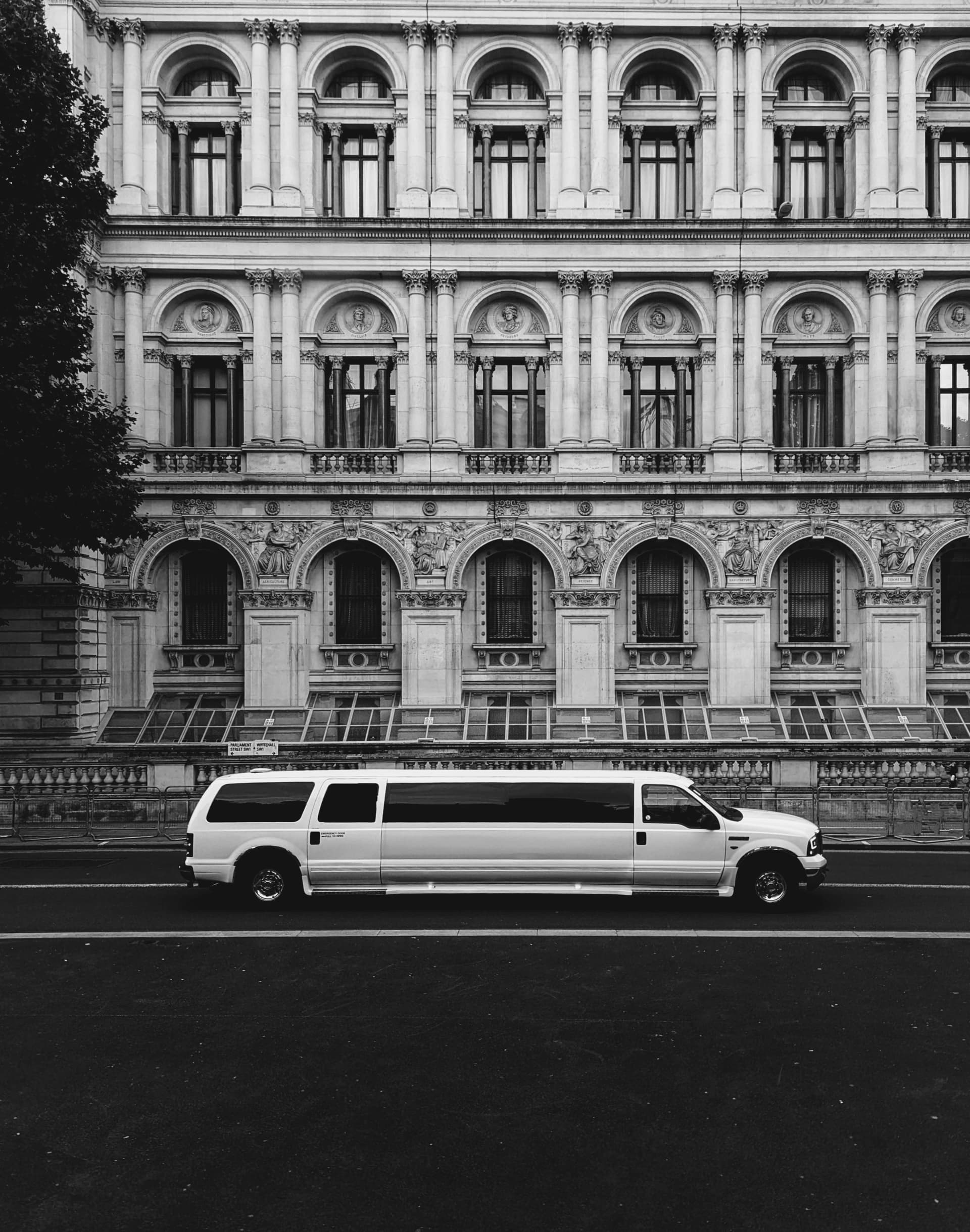 Top Reasons to Choose a Limo in Miami for Your Next Event – limousine service Miami