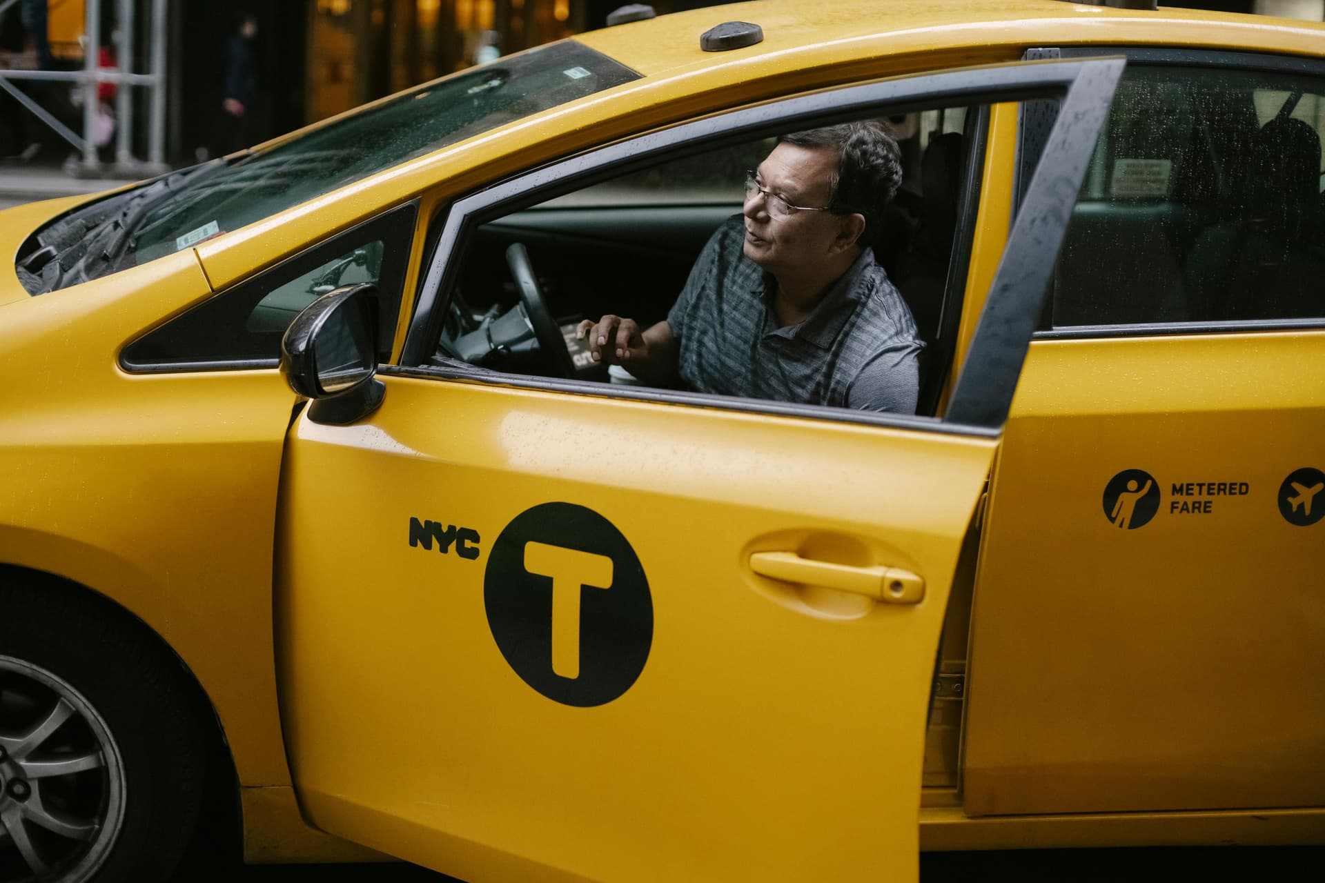 Safe and Comfortable Cabs in Esher – Ride with Us