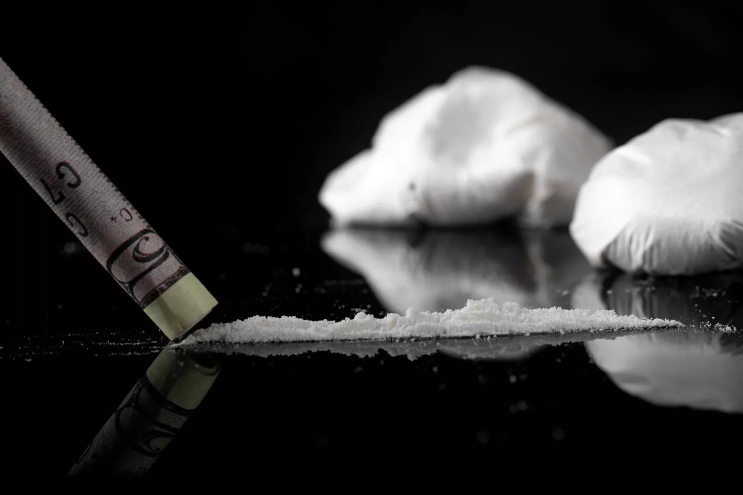 Understanding Online Drug Markets in the Context of Cocaine