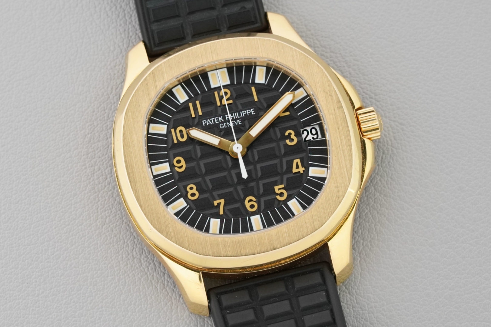 Patek Philippe Rubber Strap vs. Metal Straps: Which One is Right for You?