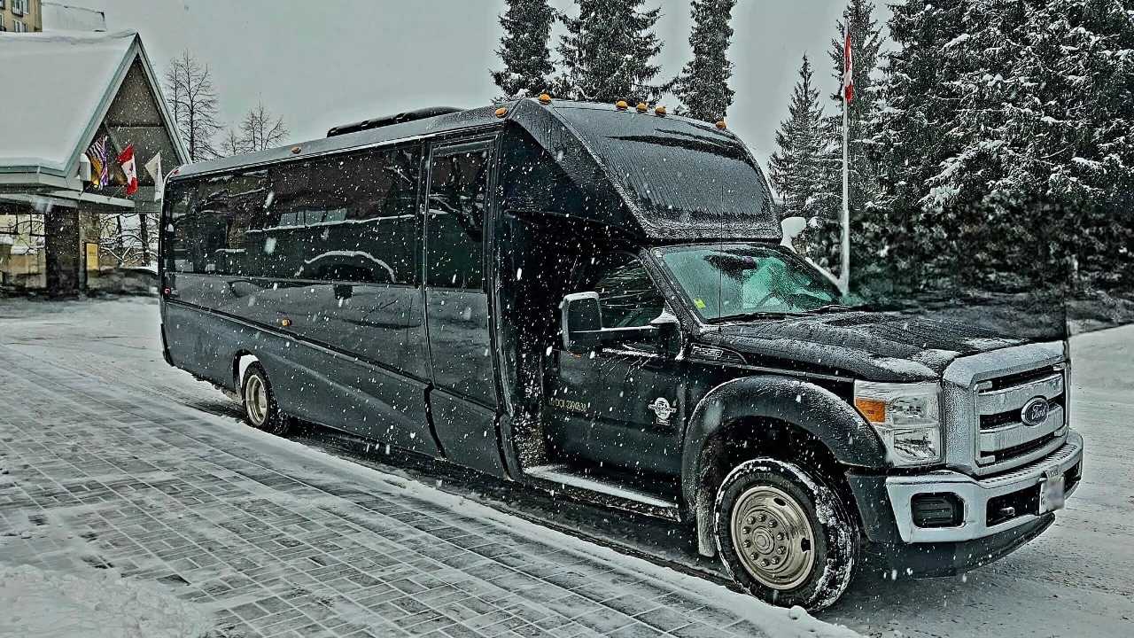 Premium airport limo Vancouver for On-Time Arrivals