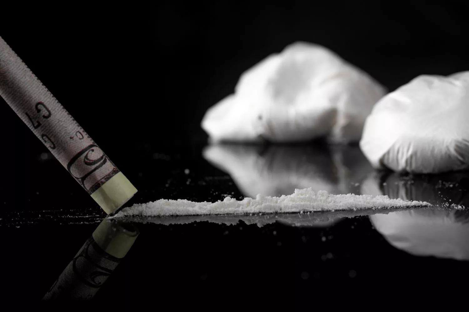 Understanding Online Drug Markets in the Context of Cocaine