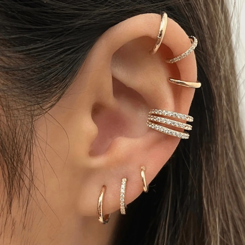 Ohrringe Gold  Exquisite 18ct Gold Diamond Earrings by Cervin Blanc