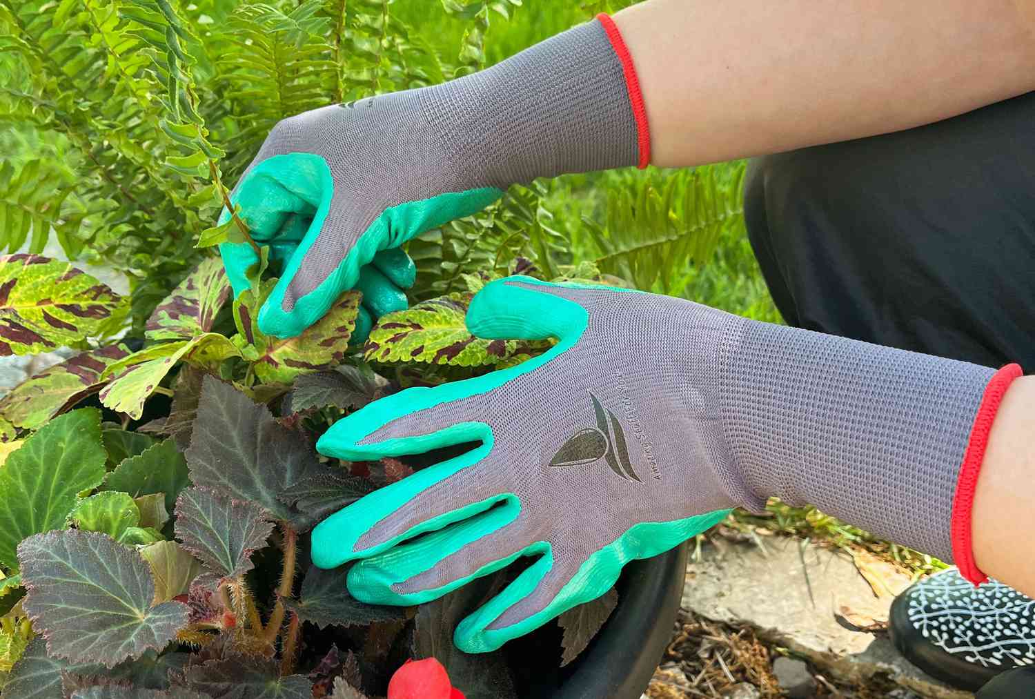 Choosing the Right Cut-Resistant Gloves for Factory Use: A Comprehensive Guide