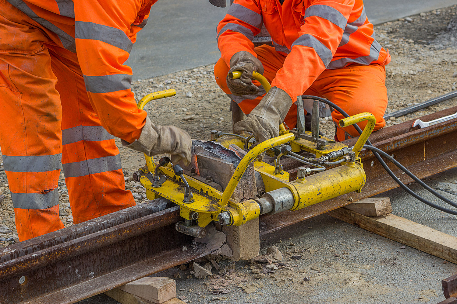 Fast and Efficient Emergency RailroadRepair Solutions for Infrastructure Challenges