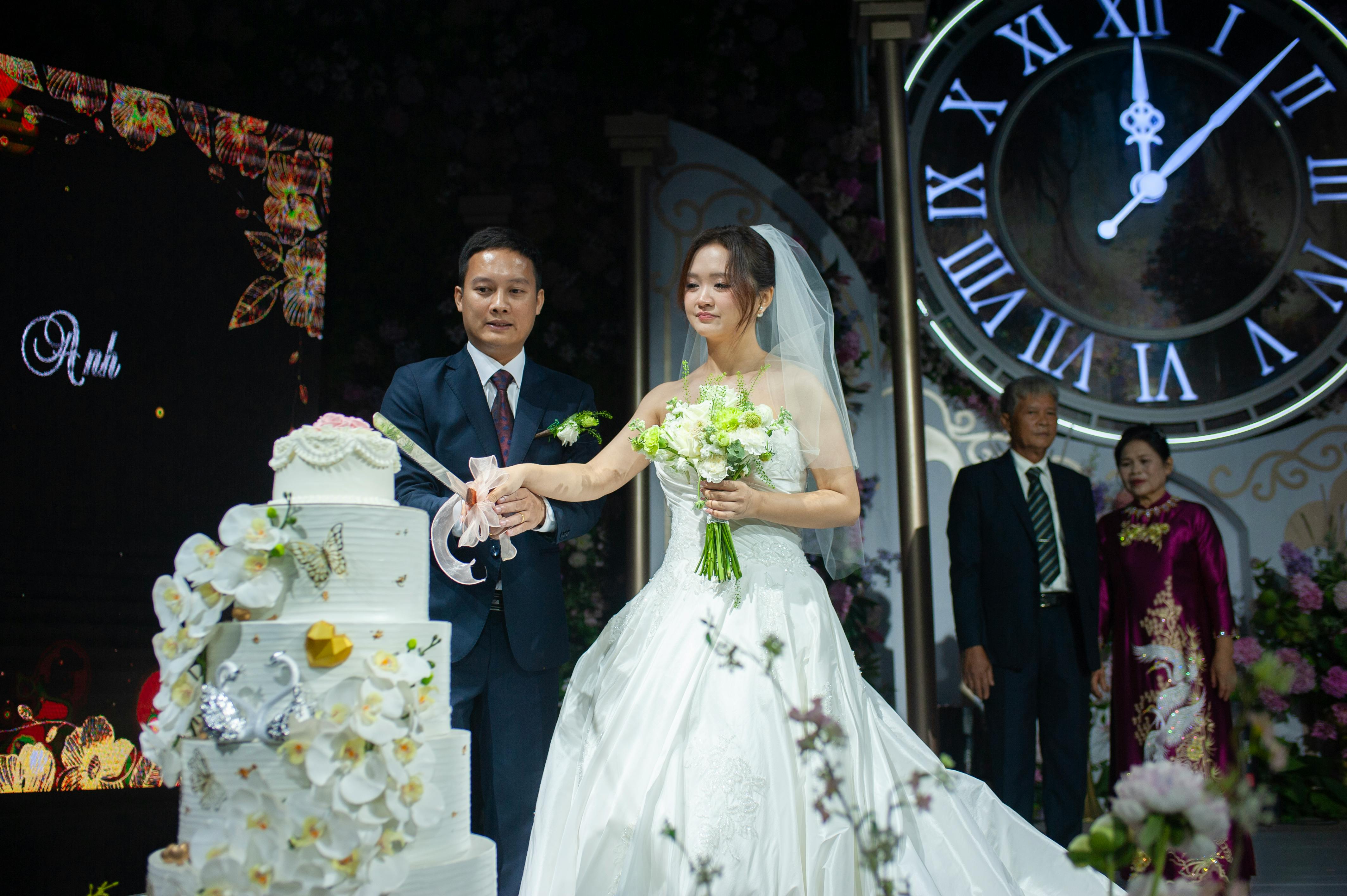 Expert Wedding Suit Hire in Designer Menswear
