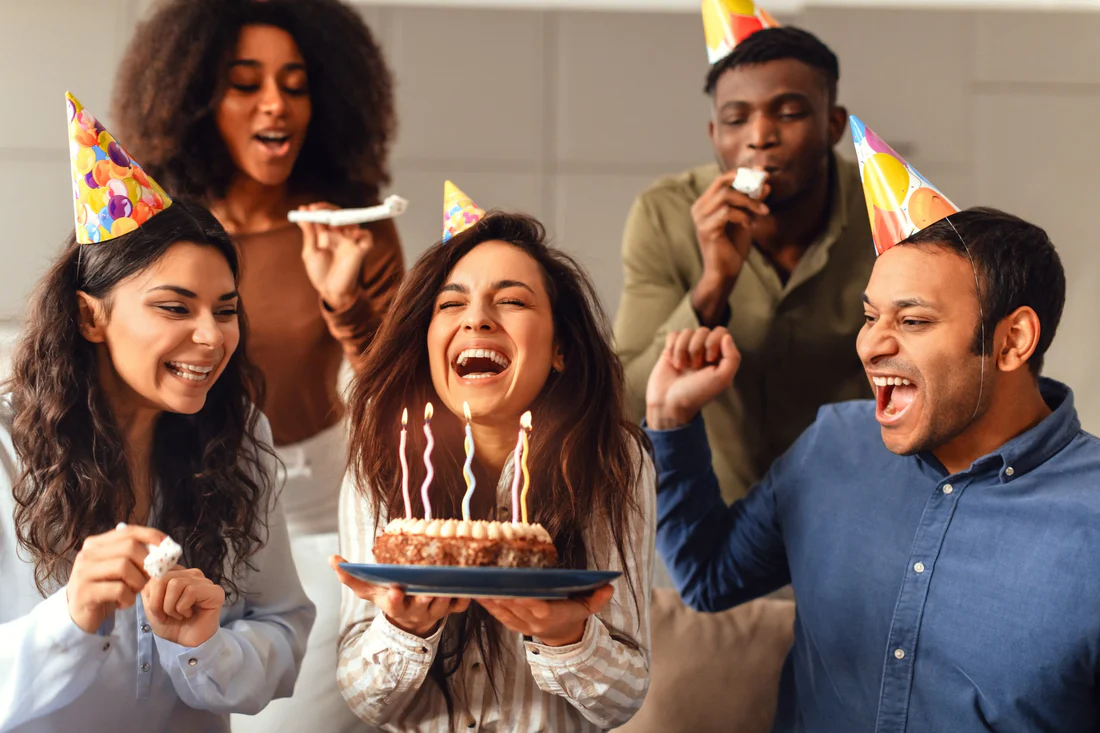 קליפ יום הולדת באולפני נולד קליפ – הפקה מקצועית עם שיר מותאם אישית